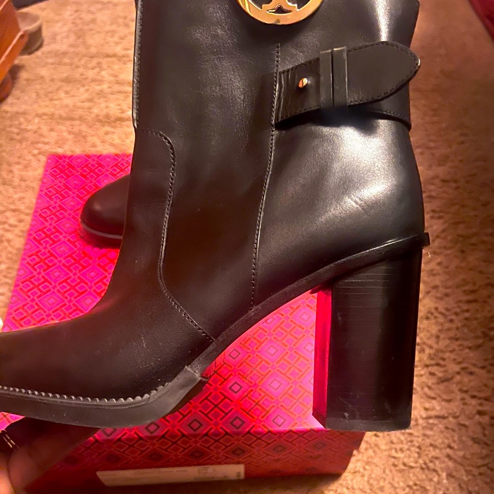 Ankle boots worn once